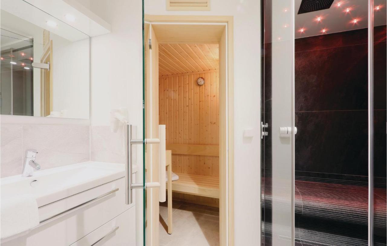 Cozy Apartment In Luebeck Travemuende With Sauna 외부 사진